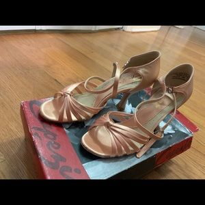 Capezio peach heels size 7